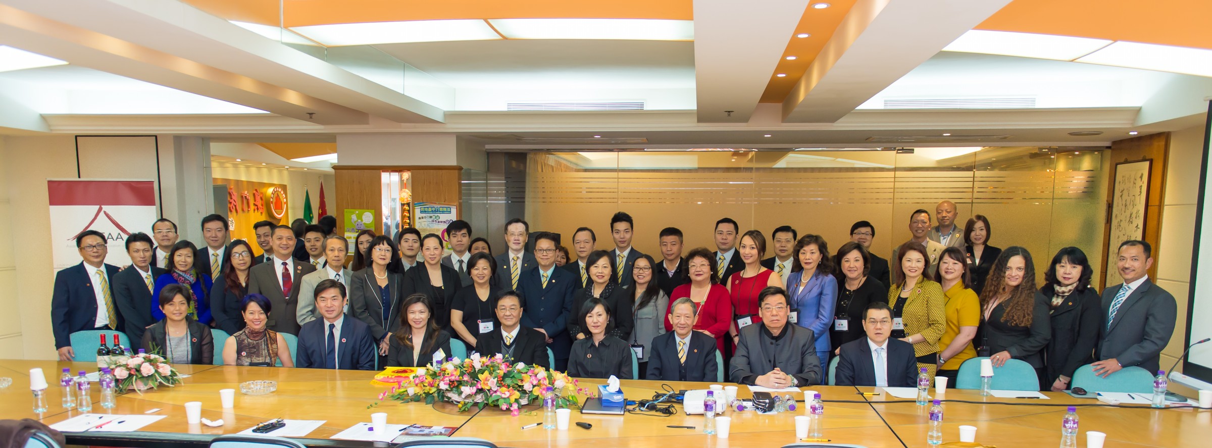 ����AREAA���L����