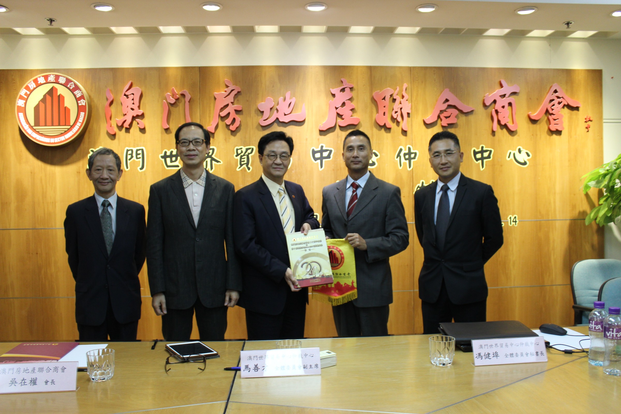 ���T�����Q�������ٲ������{��C���v���