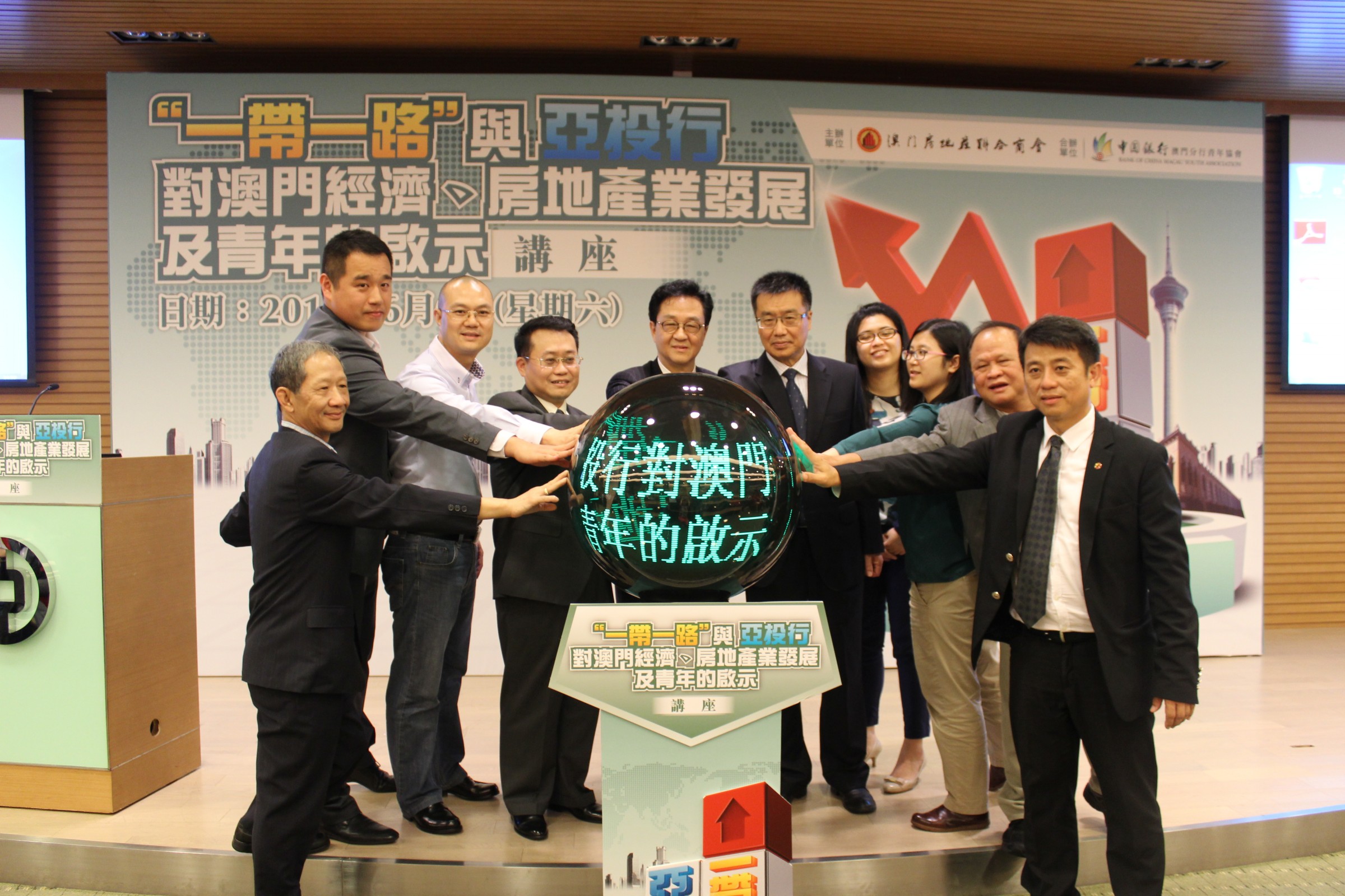 һ��һ·�c��Ͷ�Ќ����T���������خa�I�lչ������Ć�ʾ